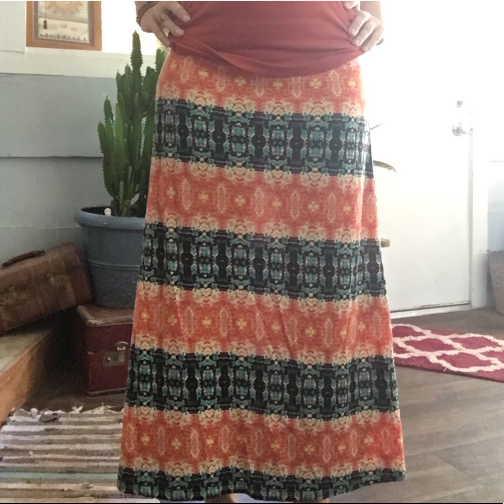 Patterned yoga top maxi skirt